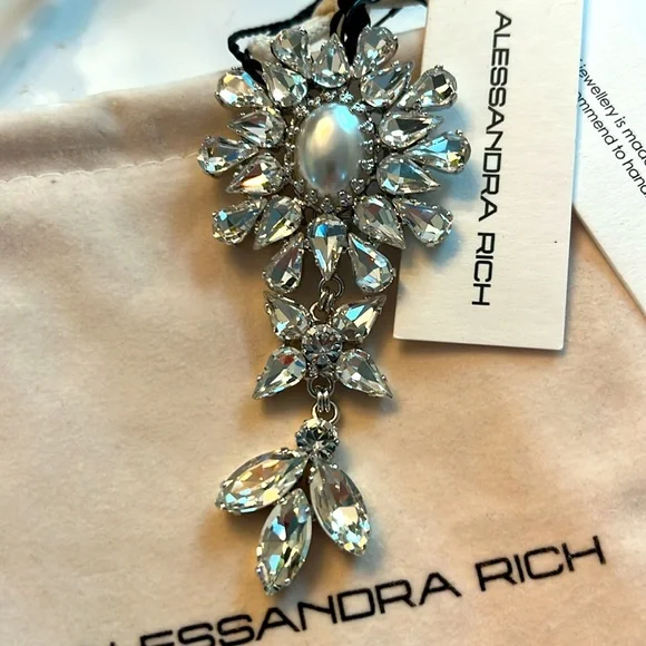 38. 🩷🩷RARE ALESSANDRA RICH CLEAR CRYSTALS PLATINUM PLATED EARRINGS CLIP - Picture 3 of 4